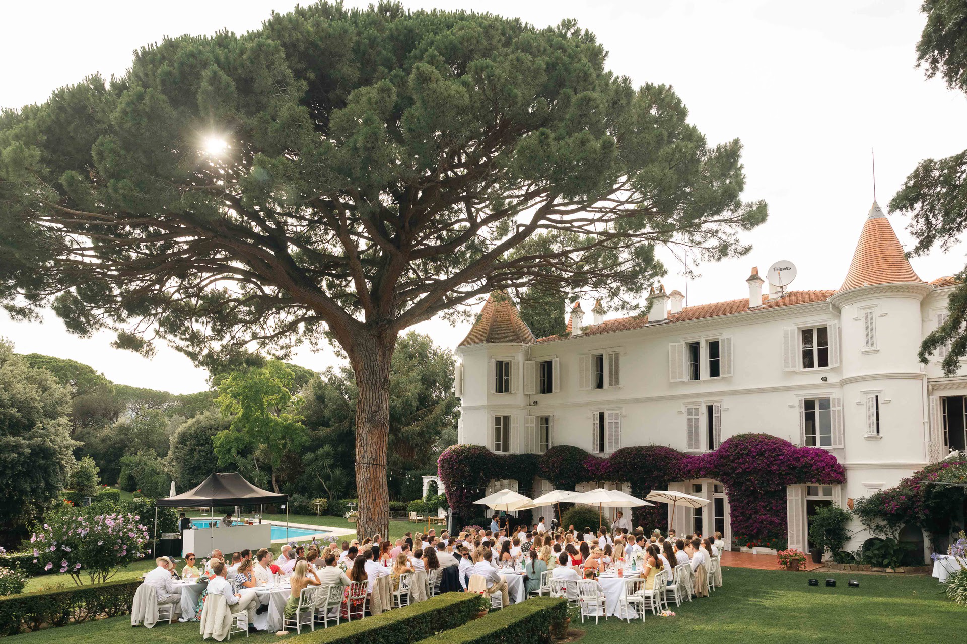 Sophie & Oliver – Chateau de Garibondy - Costi Moiceanu