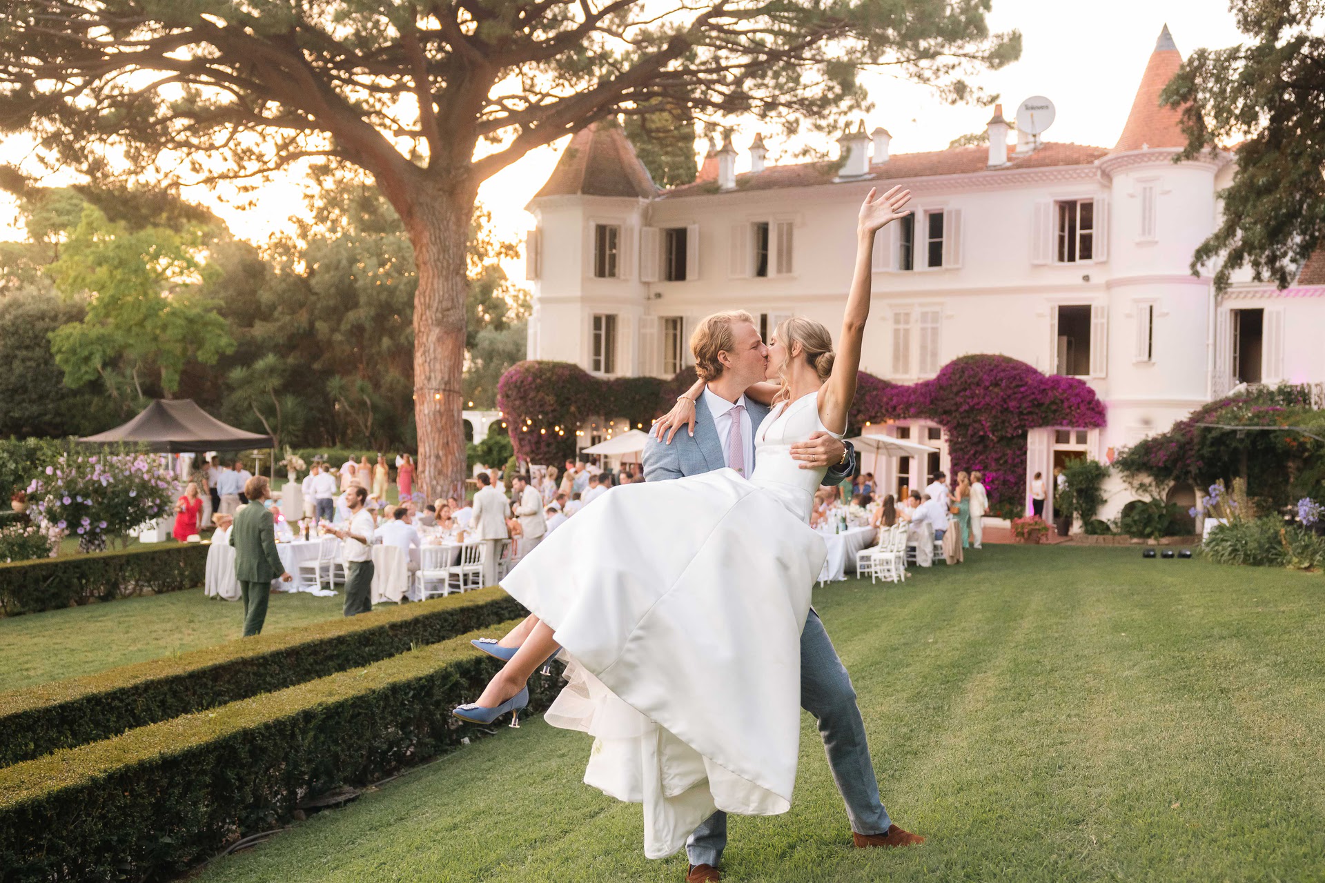 Sophie & Oliver – Chateau de Garibondy - Costi Moiceanu